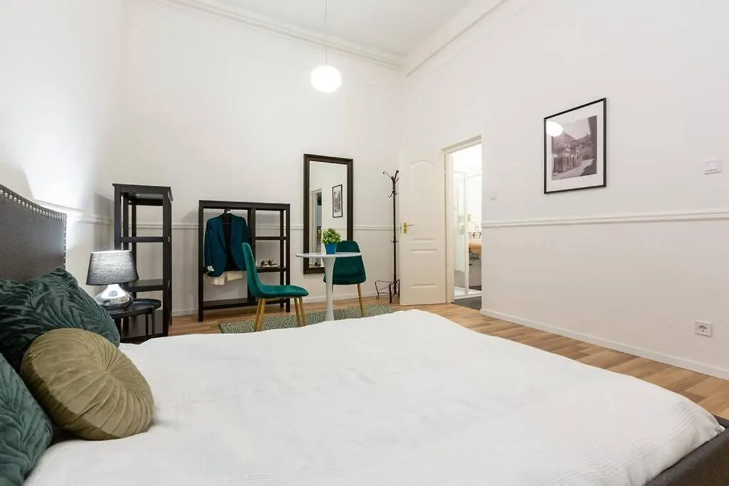 Homestay Andrassy Avenue Apartment Budapest Hungary